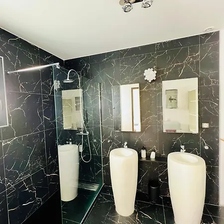 Livia Piscine 500m Semesterbostad