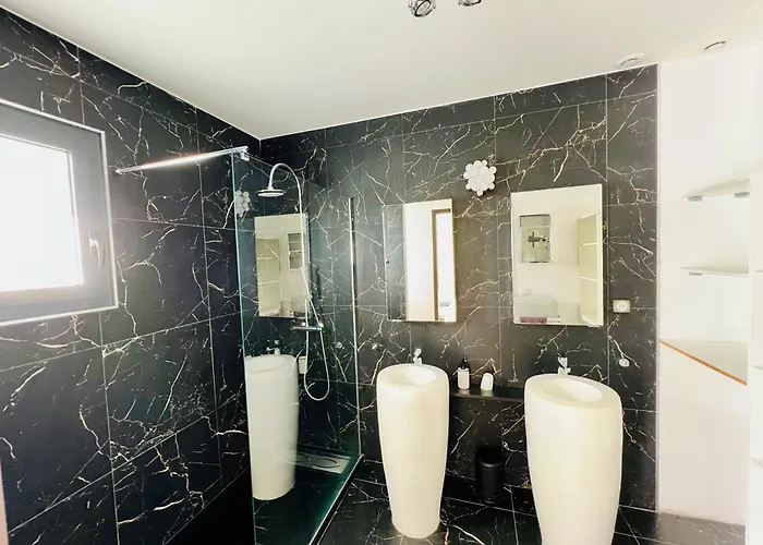 Livia Piscine 500m Casa de Férias