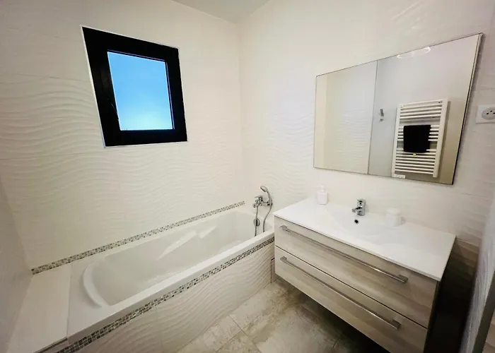 Livia Piscine 500m *