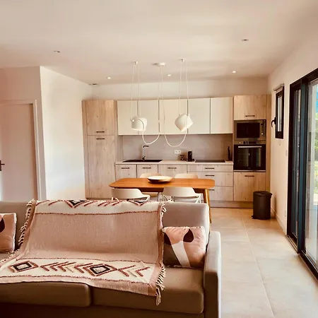 Livia Piscine 500m Holiday home