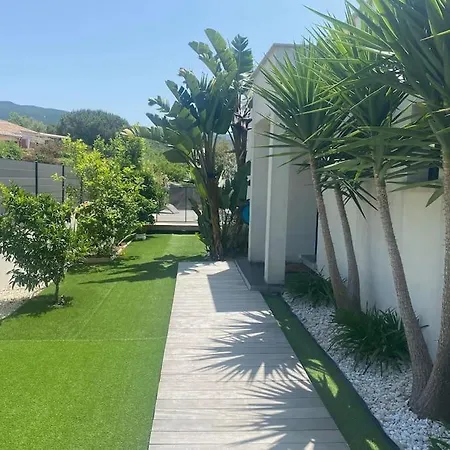 Livia Piscine 500m *