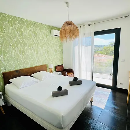 Livia Piscine 500m *