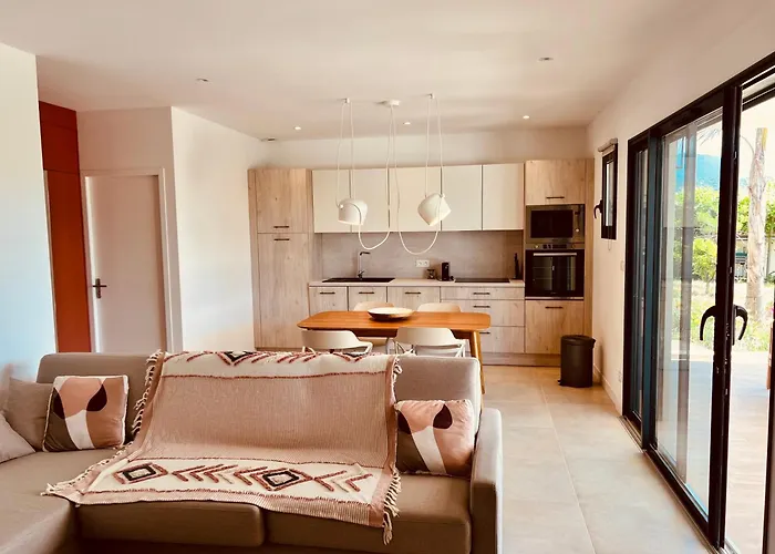 Livia Piscine 500m Holiday home