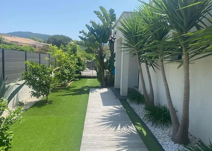 Livia Piscine 500m *