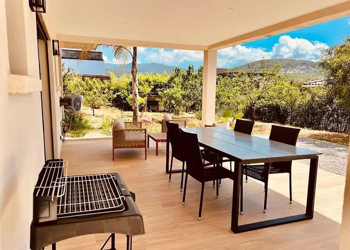 Livia Piscine 500m בית נופש *