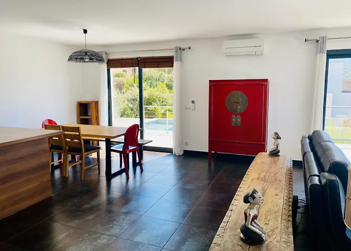 בית נופש Livia Piscine 500m *