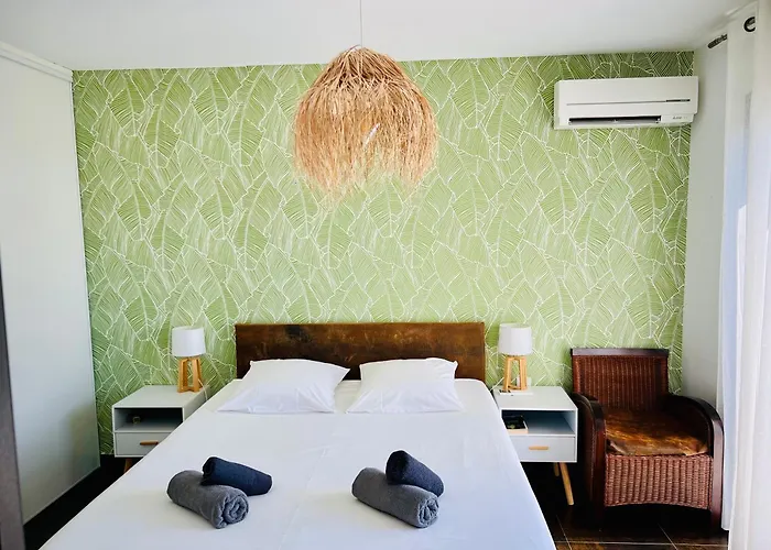 Livia Piscine 500m בית נופש *